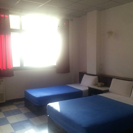Thairungruang Hotel Surat Thani Buitenkant foto