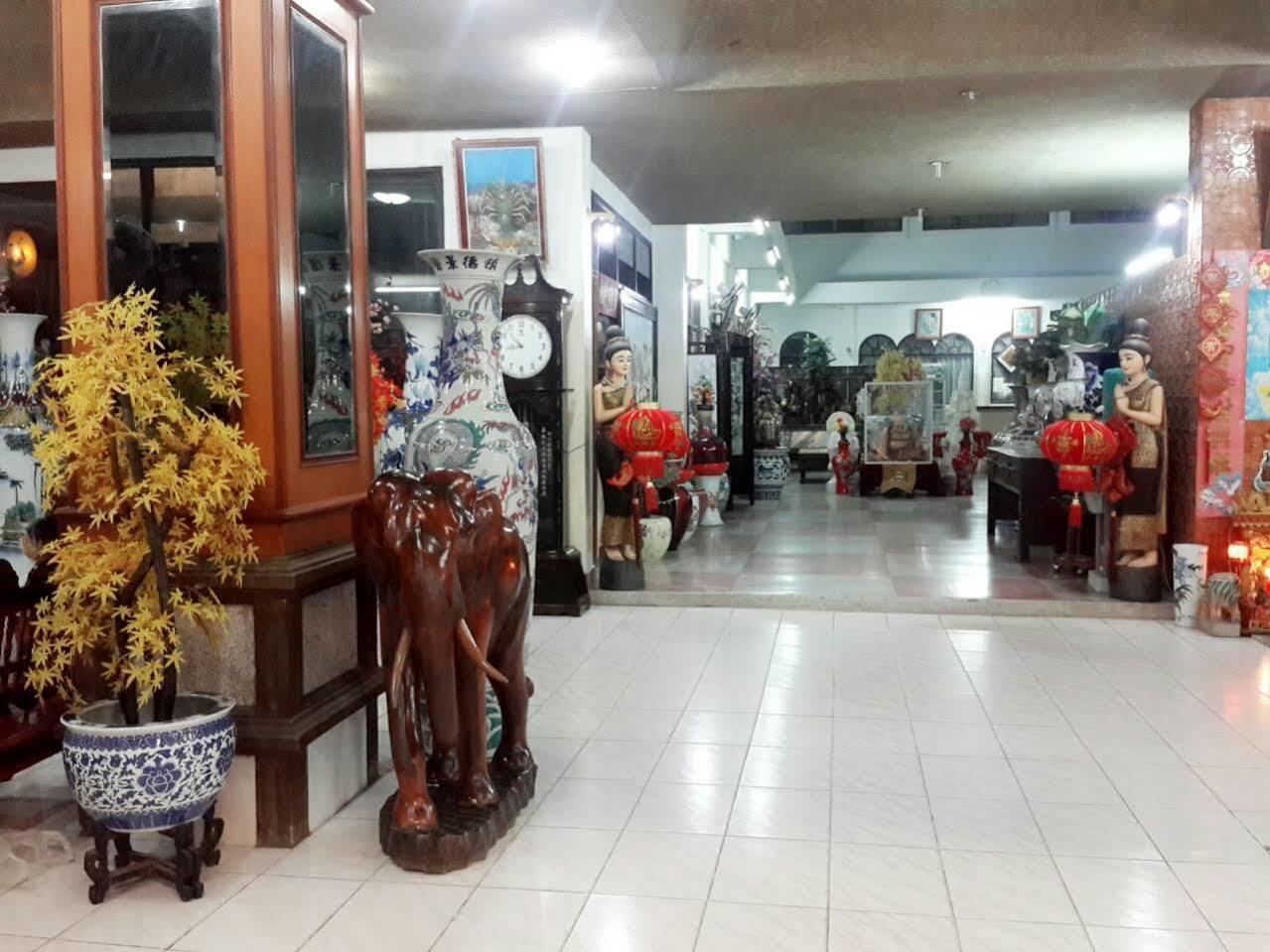 Thairungruang Hotel Surat Thani Buitenkant foto