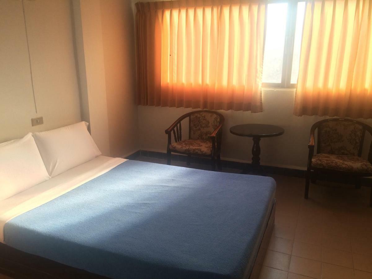 Thairungruang Hotel Surat Thani Buitenkant foto