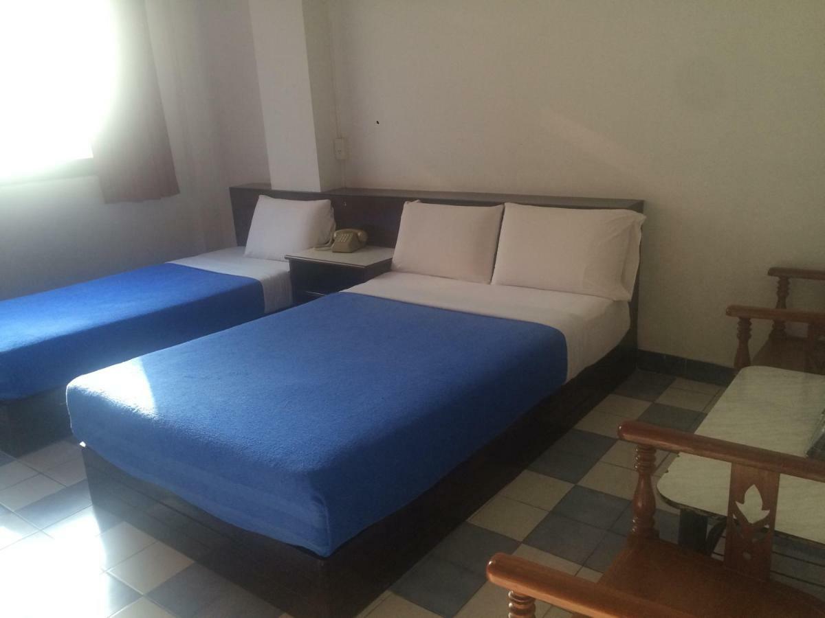 Thairungruang Hotel Surat Thani Buitenkant foto