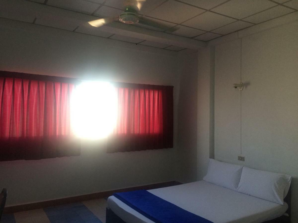 Thairungruang Hotel Surat Thani Buitenkant foto