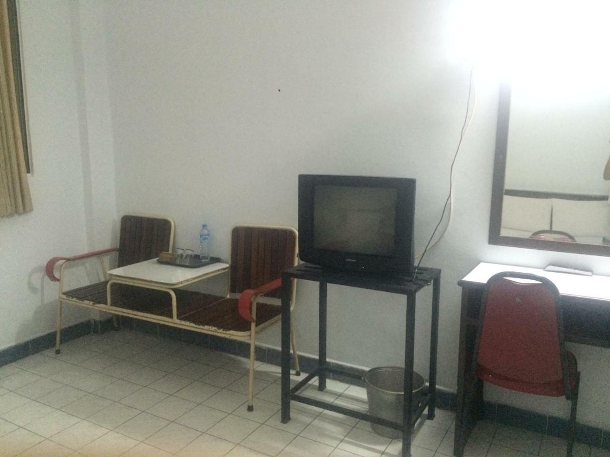 Thairungruang Hotel Surat Thani Buitenkant foto
