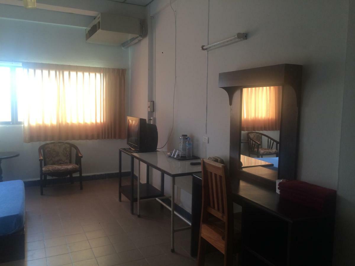 Thairungruang Hotel Surat Thani Buitenkant foto