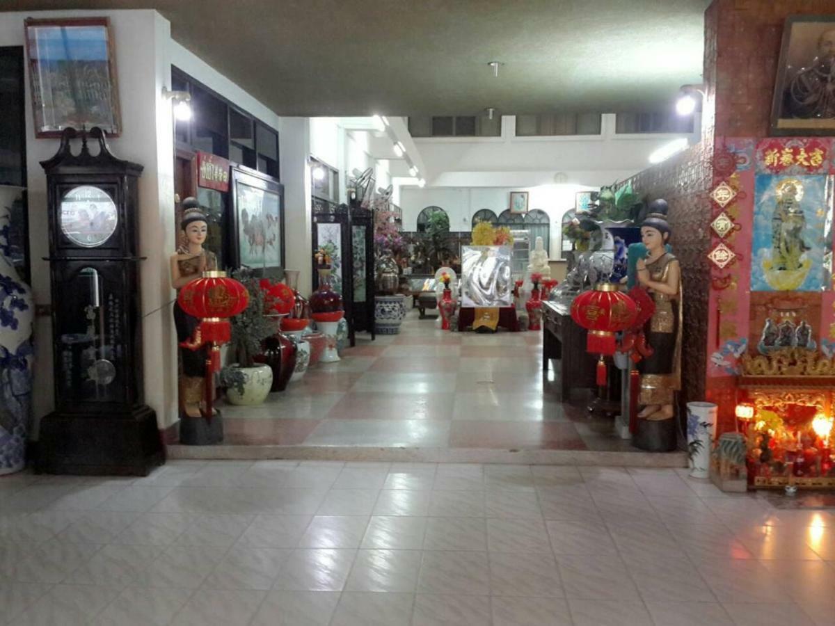 Thairungruang Hotel Surat Thani Buitenkant foto
