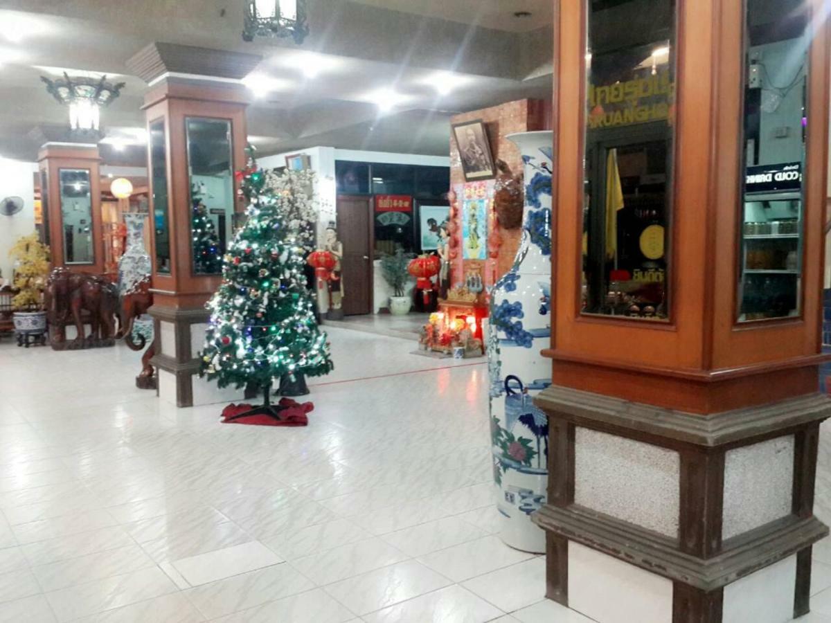 Thairungruang Hotel Surat Thani Buitenkant foto