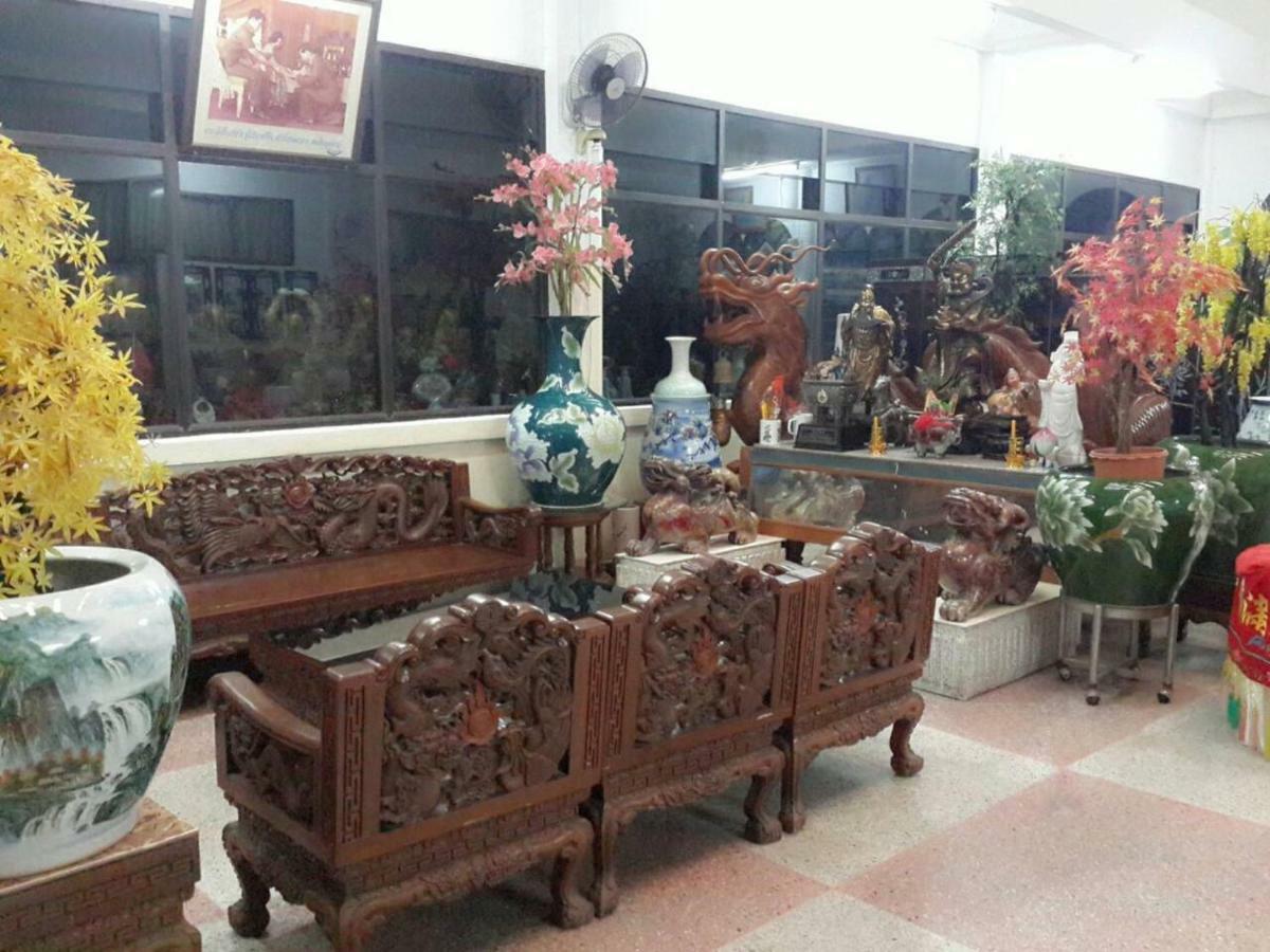 Thairungruang Hotel Surat Thani Buitenkant foto