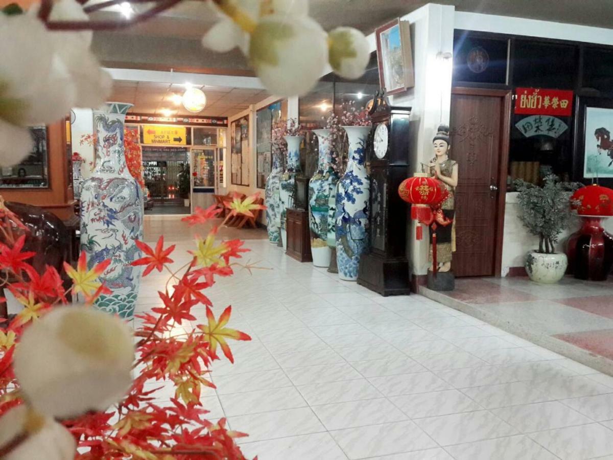 Thairungruang Hotel Surat Thani Buitenkant foto